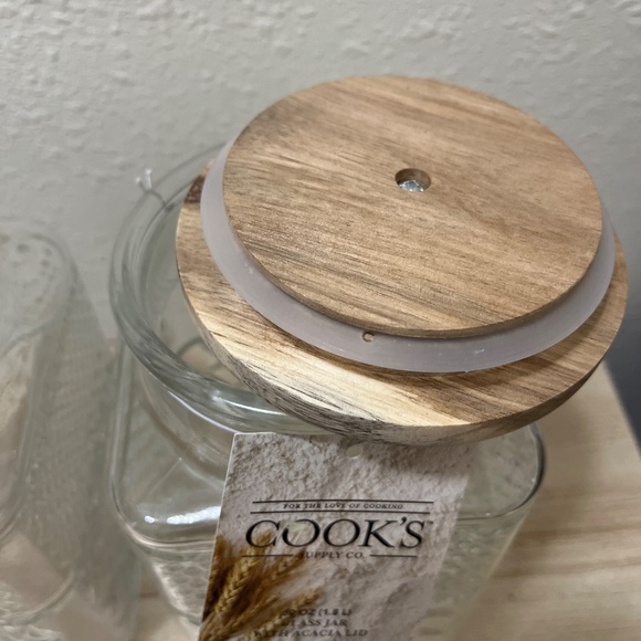 Glass Jars with Acacia lids - Picture 5 of 13